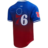 T-shirt pour homme Post Joel Embiid Royal/Rouge Philadelphia 76ers Ombre Name & Number