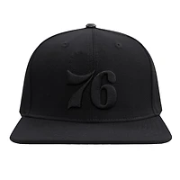 Casquette Snapback ton sur ton Pro Standard noire Philadelphia 76ers Classics pour homme