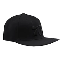 Casquette Snapback ton sur ton Pro Standard noire Philadelphia 76ers Classics pour homme