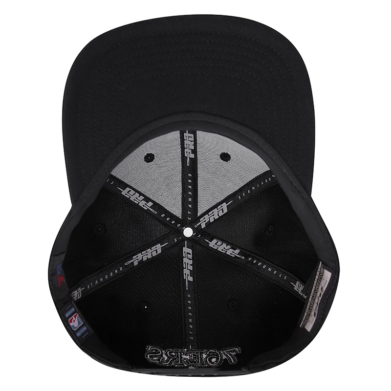 Casquette Snapback ton sur ton Pro Standard noire Philadelphia 76ers Classics pour homme
