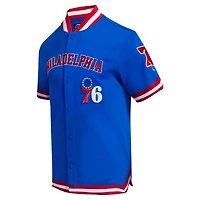 Veste d'échauffement classique à bouton-pression Pro Standard Royal Philadelphia 76ers pour hommes