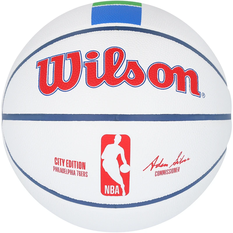 Ballon de basket-ball de collection Wilson City Edition 2024-25 autographié par Tyrese Maxey des Philadelphia 76ers