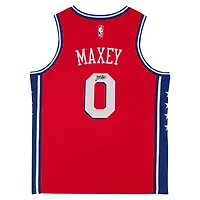 Maillot Jordan Brand rouge autographié par Tyrese Maxey des Philadelphia 76ers 2020-21