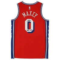 Maillot Jordan Brand Swingman rouge autographié par Tyrese Maxey des Philadelphia 76ers avec inscription « Mad Max » 2022-23
