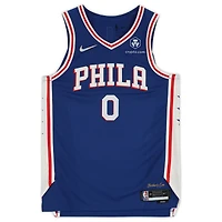 Maillot Nike Royal Icon 2020-21 dédicacé par Tyrese Maxey des Philadelphia 76ers avec patch authentique