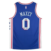 Maillot Swingman Nike Icon Edition Royal dédicacé par Tyrese Maxey des Philadelphia 76ers avec inscription « Mad Max »