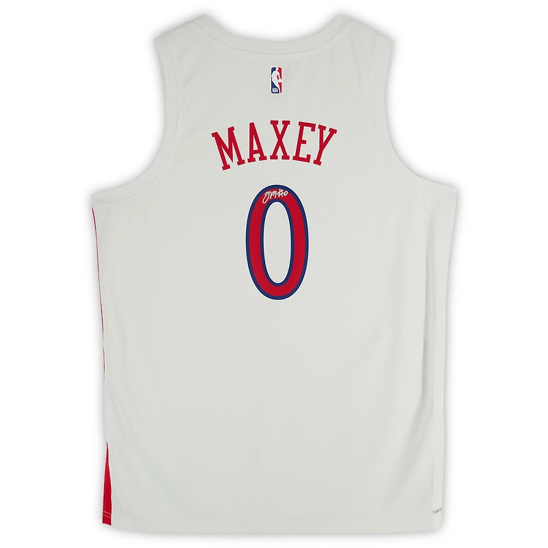 Maillot Nike City Edition Swingman blanc autographié par Tyrese Maxey des Philadelphia 76ers 2022-23