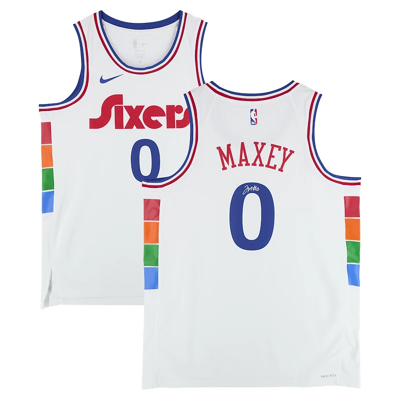 Maillot Nike Swingman City Edition 2024-25 blanc dédicacé par Tyrese Maxey des Philadelphia 76ers