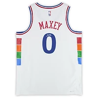 Maillot Nike Swingman City Edition 2024-25 blanc dédicacé par Tyrese Maxey des Philadelphia 76ers