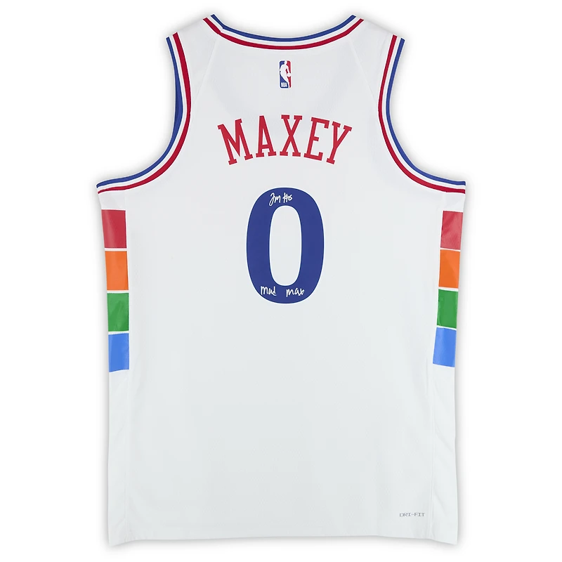 Maillot Nike City Edition Swingman blanc dédicacé par Tyrese Maxey des Philadelphia 76ers pour la saison 2024-25 avec inscription « Mad Max »