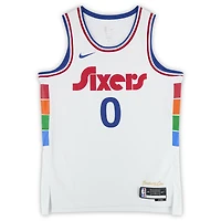 Maillot Nike City Edition Swingman blanc dédicacé par Tyrese Maxey des Philadelphia 76ers pour la saison 2024-25 avec inscription « Mad Max »