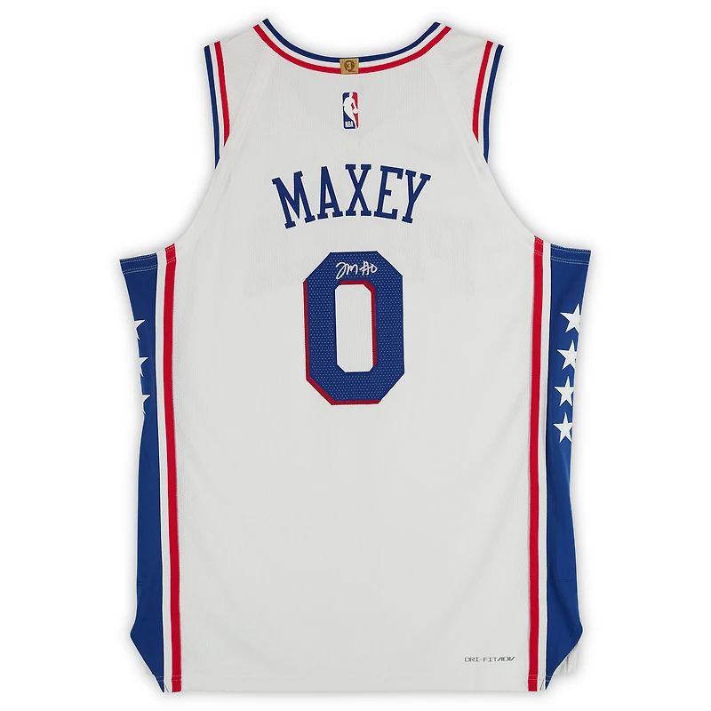 Maillot authentique blanc dédicacé par Tyrese Maxey des Philadelphia 76ers, édition Nike Association