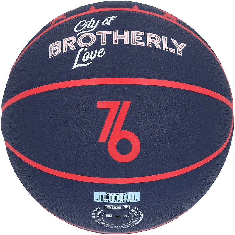 Ballon de basket-ball Wilson City Collector 2023-24 dédicacé par Tyrese Maxey des Philadelphia 76ers