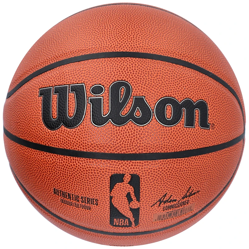 Ballon de basket-ball d'intérieur/extérieur Wilson Authentic Series autographié par Tyrese Maxey des Philadelphia 76ers