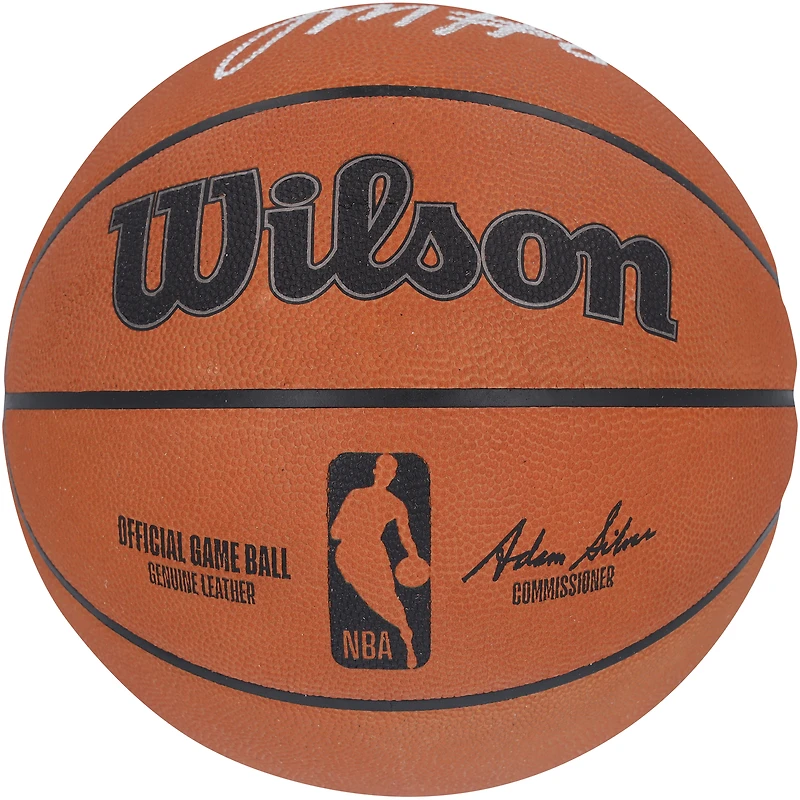 Ballon de basket officiel Wilson autographié par Tyrese Maxey des Philadelphia 76ers