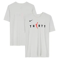 T-shirt blanc à manches courtes Nike porté par Tyrese Maxey, joueur des Philadelphia 76ers, lors de la saison NBA 2025-2026 - Taille L