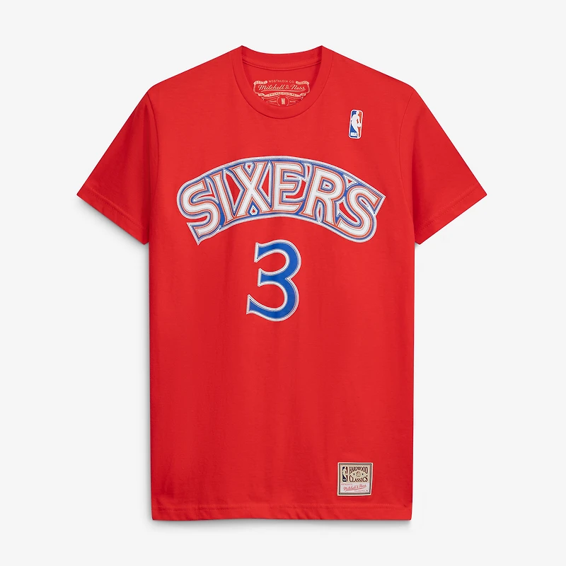 T-shirt unisexe Mitchell & Ness Allen Iverson rouge Philadelphia 76ers Hardwood Classics avec nom et numéro