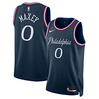 Maillot unisexe Nike Tyrese Maxey bleu marine Philadelphia 76ers 2025/26 Swingman - Édition City
