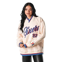 Pull coupe-vent unisexe The Wild Collective à appliqués Philadelphia 76ers de couleur crème
