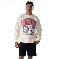 Sweat-shirt unisexe The Wild Collective blanc à col rond en polaire motif Philadelphia 76ers