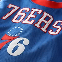 Débardeur court de basketball à col rond Philadelphia 76ers pour femmes, la marque Hype and Vice Royal.