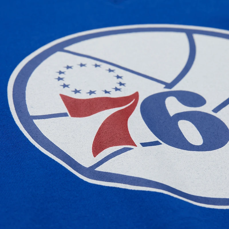 T-shirt à col en V boyfriend Mitchell & Ness Royal Philadelphia 76ers Hardwood Classics pour femme