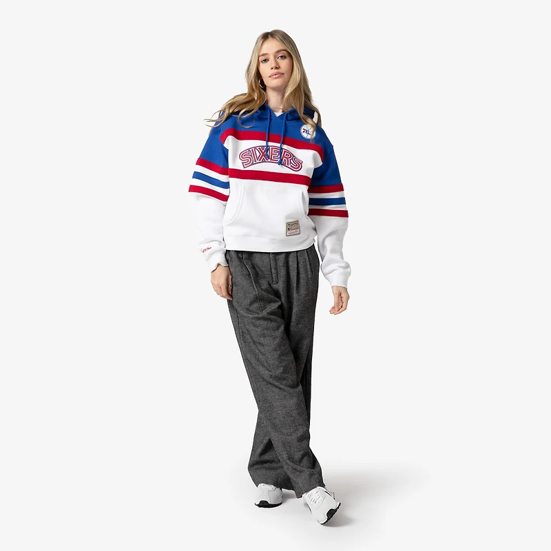 Sweat à capuche Mitchell & Ness blanc pour femme, modèle entraîneur-chef des Philadelphia 76ers