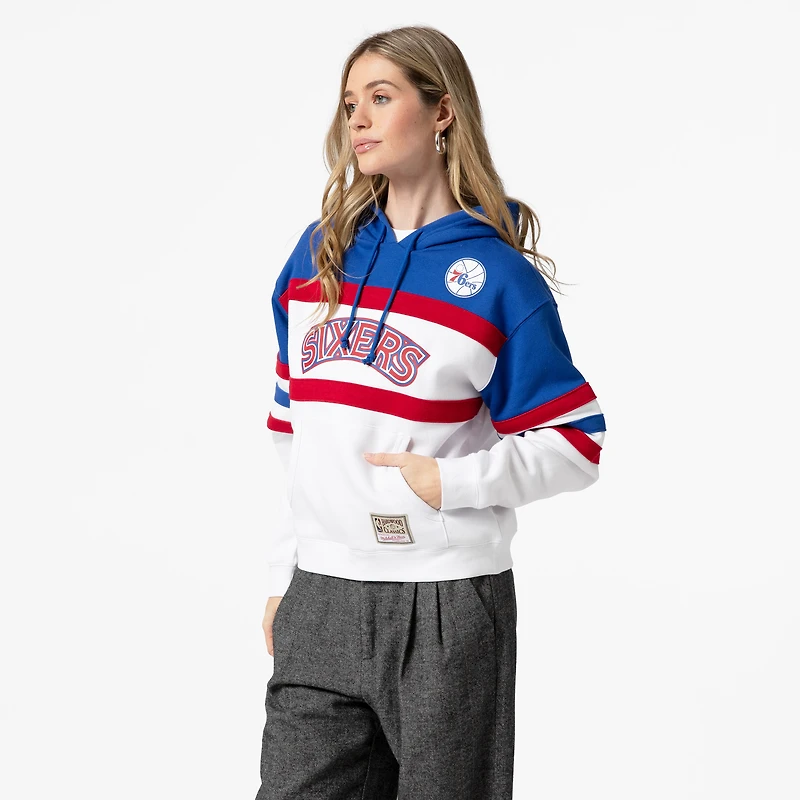 Sweat à capuche Mitchell & Ness blanc pour femme, modèle entraîneur-chef des Philadelphia 76ers