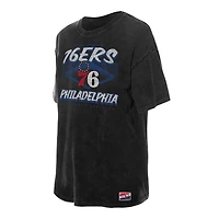 T-shirt oversize noir Philadelphia 76ers Throwback Mineral Wash pour femme de New Era