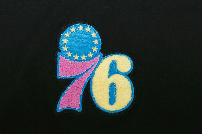 T-shirt carré court néon délavé Pro Standard des Philadelphia 76ers pour femmes
