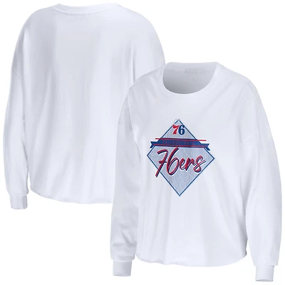 T-shirt court blanc à manches longues WEAR by Erin Andrews des Philadelphia 76ers pour femmes