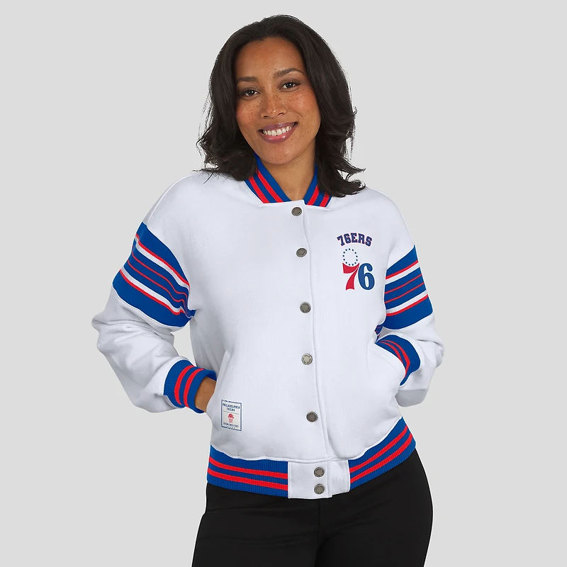 Veste sweat-shirt en polaire blanche à boutons-pression des Philadelphia 76ers pour femme WEAR by Erin Andrews