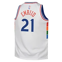 Maillot de joueur Nike Joel Embiid blanc Philadelphia 76ers 2024/25 Swingman pour jeune - Édition City
