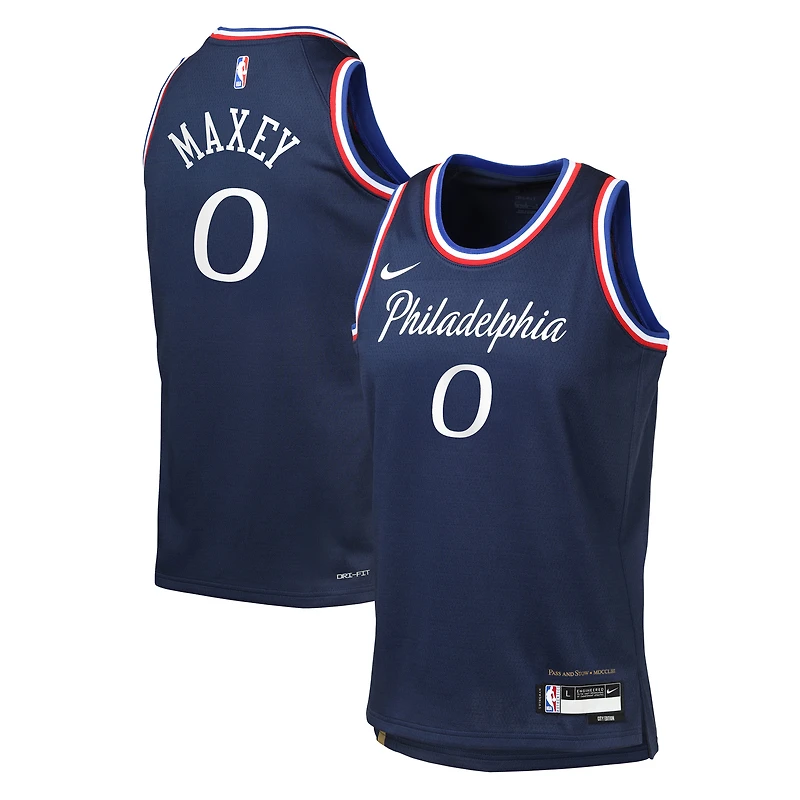 Maillot Swingman Nike Tyrese Maxey bleu marine Philadelphia 76ers 2025/26 City Edition pour jeunes