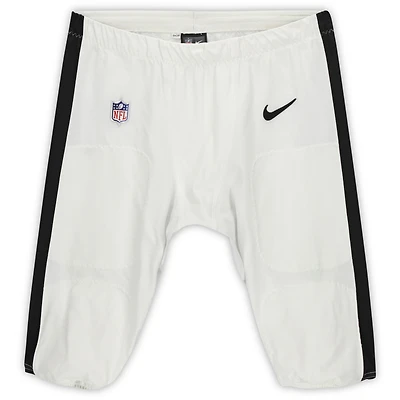 Pantalon blanc Nike porté par A.J. Brown lors du match des Eagles de Philadelphie contre les Broncos de Denver le 5 octobre 2025