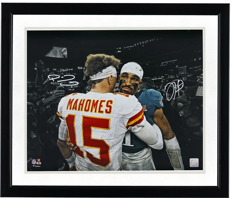 Photo dédicacée de Jalen Hurts (Eagles de Philadelphie) et Patrick Mahomes (Chiefs de Kansas City) lors du Super Bowl LIX (40,6 x 50,8 cm).