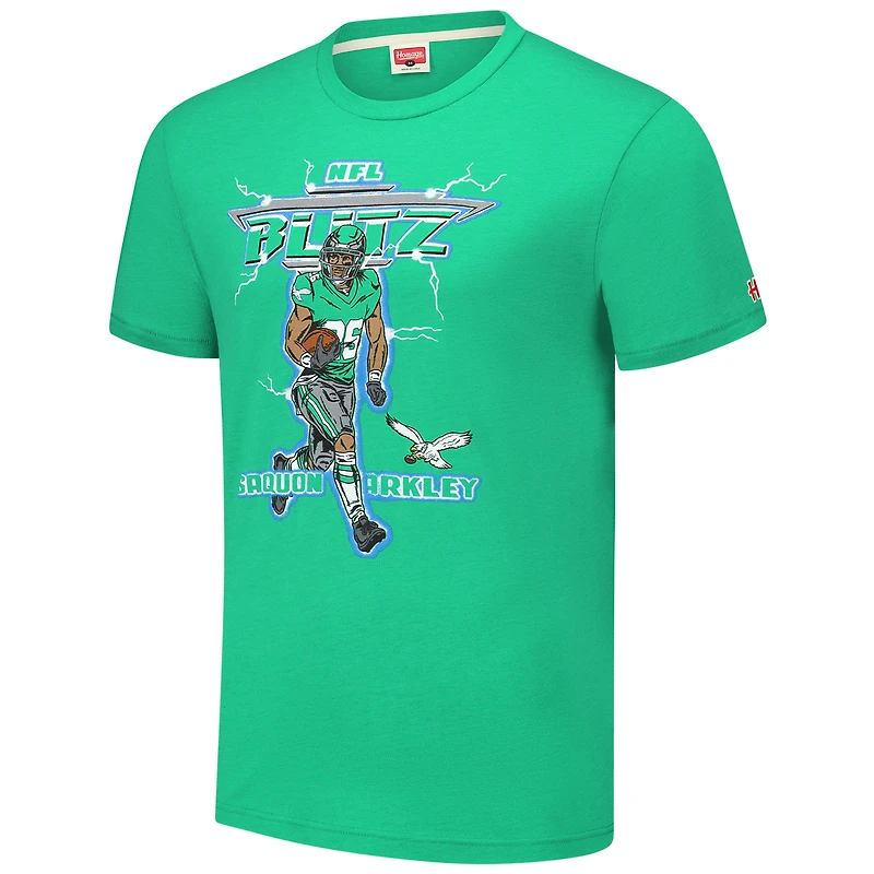 T-shirt à trois bandes NFL Blitz Player des Philadelphia Eagles pour homme avec hommage Saquon Barkley Kelly Green