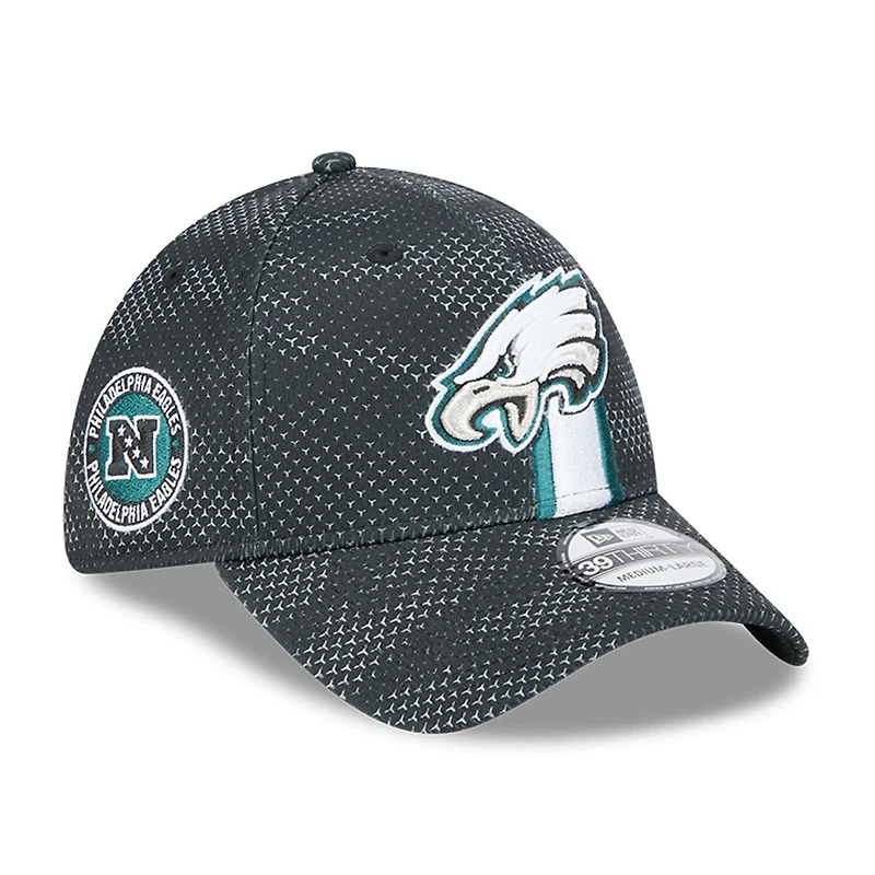 Casquette flexible noire 39THIRTY Sideline 2024 des Eagles de Philadelphie New Era pour hommes