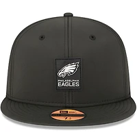 Casquette ajustée New Era noire Philadelphia Eagles 2025 Sideline 59FIFTY pour homme