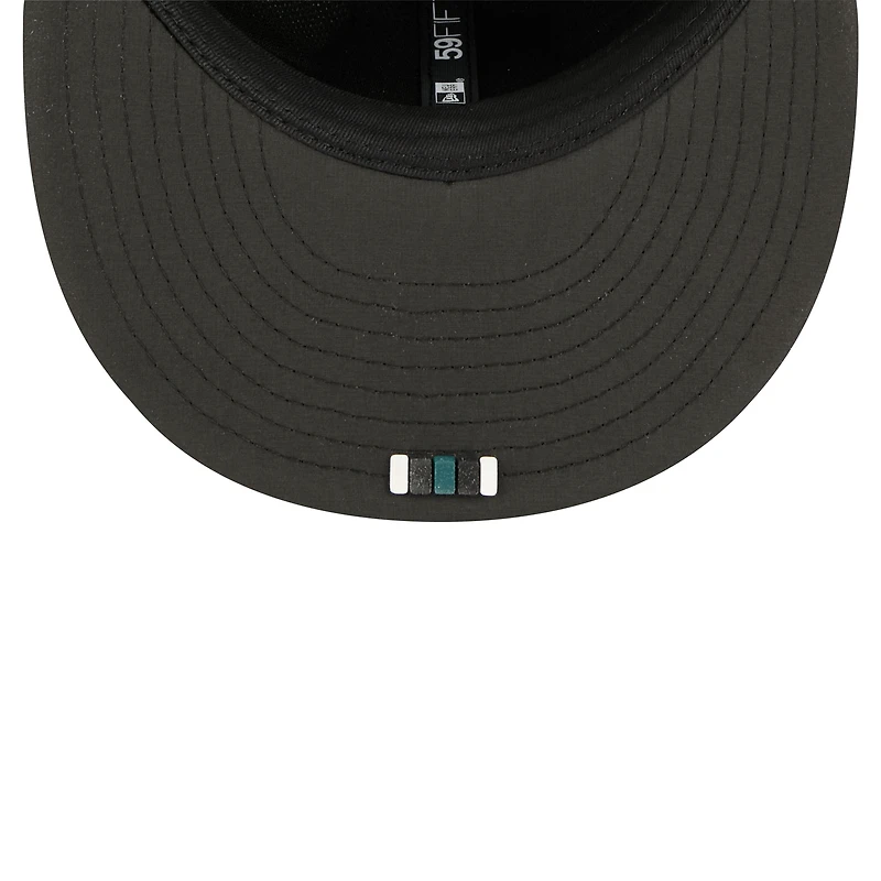 Casquette ajustée New Era noire Philadelphia Eagles 2025 Sideline 59FIFTY pour homme