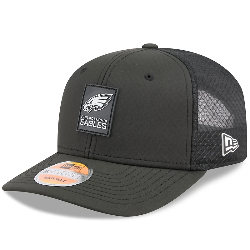 Casquette ajustable noire New Era 9SEVENTY pour homme, modèle Philadelphia Eagles 2025 Sideline