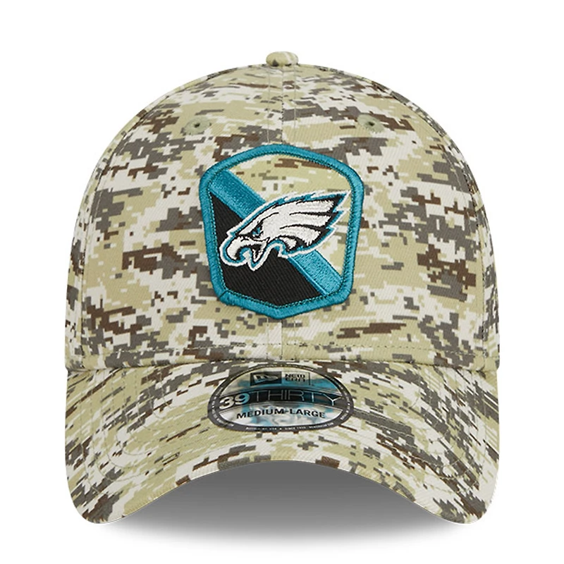 Casquette New Era camouflage Philadelphia Eagles 2023 Salute To Service 39THIRTY Flex pour hommes