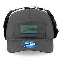 Casquette ajustable à oreilles de chien New Era anthracite Philadelphia Eagles 2025 Sideline Runner pour homme