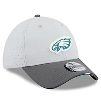 Men's New Era  Gray/Graphite Philadelphia Eagles 2025 NFL Training Camp 39THIRTY Flex Hat