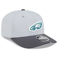Casquette ajustable 9SEVENTY pour homme New Era gris/graphite, camp d'entraînement NFL 2025 des Philadelphia Eagles