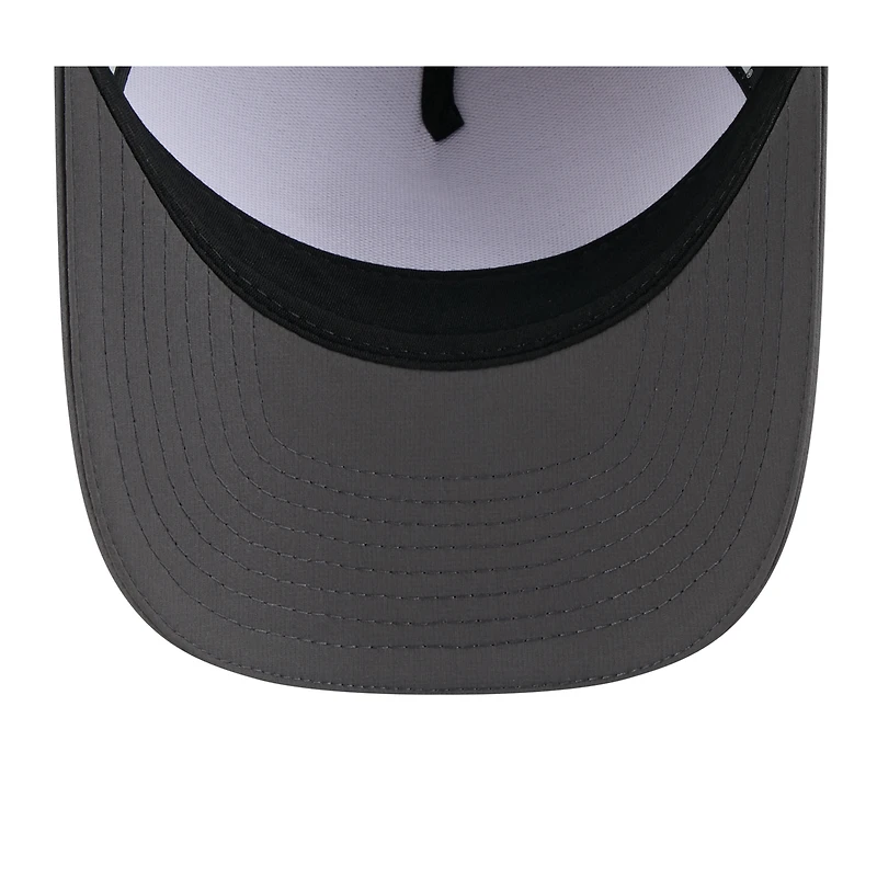 Casquette ajustable New Era 9FORTY gris/graphite pour homme, camp d'entraînement NFL 2025 des Philadelphia Eagles