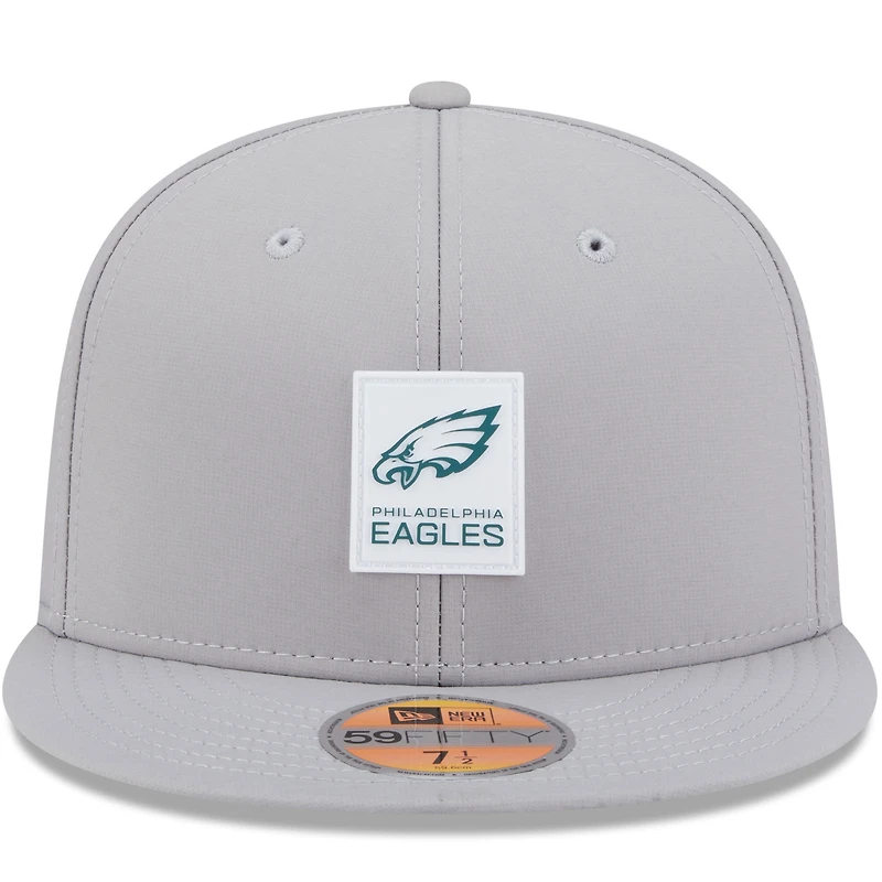 Casquette ajustée New Era grise Philadelphia Eagles 2025 Sideline 59FIFTY pour homme