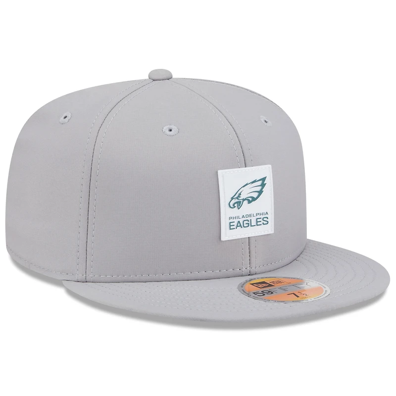 Casquette ajustée New Era grise Philadelphia Eagles 2025 Sideline 59FIFTY pour homme