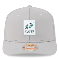 Casquette camionneur ajustable 9SEVENTY grise New Era pour homme, Philadelphia Eagles 2025 Sideline