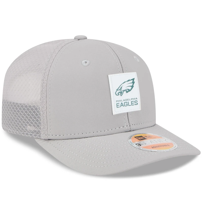Casquette camionneur ajustable 9SEVENTY grise New Era pour homme, Philadelphia Eagles 2025 Sideline